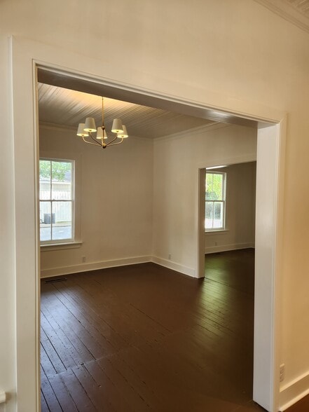 More Photos Of 206-208 W Richardson Ave, Summerville Freestanding For Lease