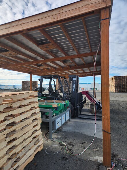 More Photos Of 335 E B Cir, Pasco Warehouse For Sale