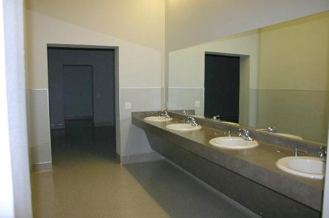 More Photos Of 3595 Iron Ct, Shasta Lake Warehouse For Lease