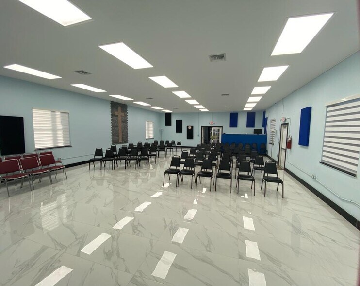 More Photos Of 17 NE 1st Rd, Homestead Storefront Retail Office For Sale