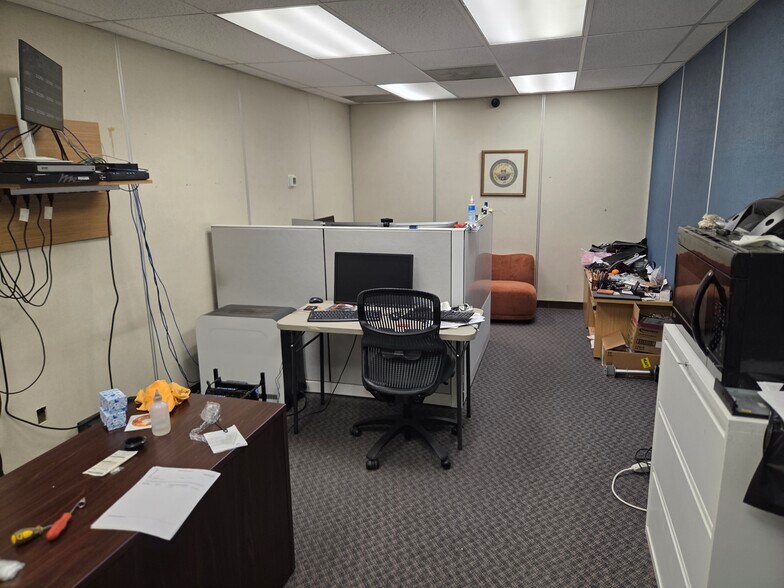 More Photos Of 85 Turnpike Dr, Waterbury Flex For Lease