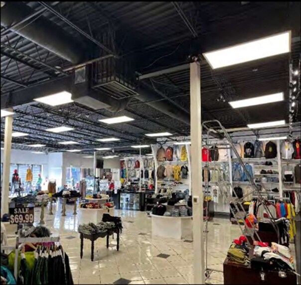 More Photos Of 232 E 47th St, Chicago General Retail For Sale