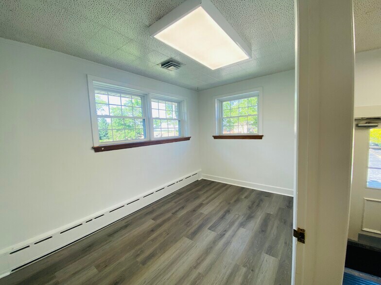 More Photos Of 53 W Brandt Blvd, Salunga Office Residential For Lease