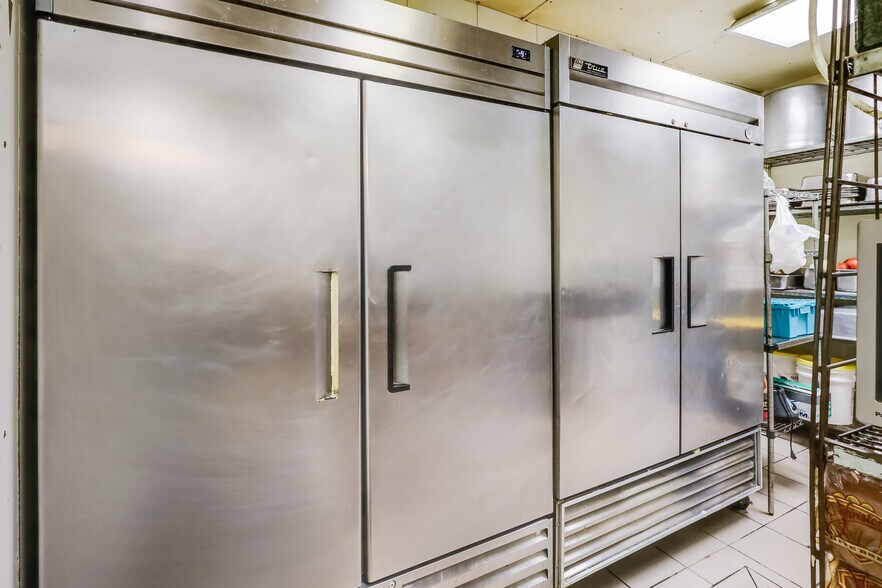 More Photos Of 2604 Custer St, Manitowoc General Retail For Sale