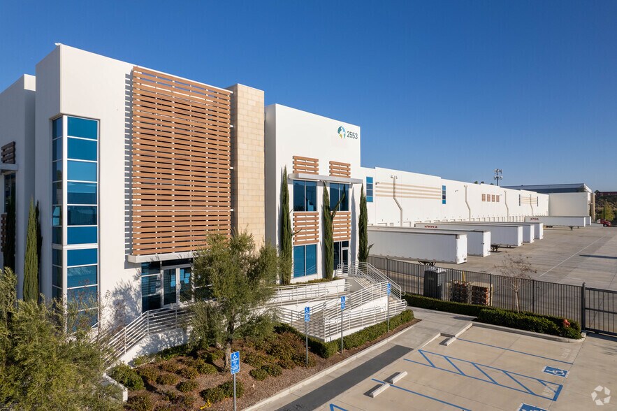 More Photos Of 2553 Sampson Ave, Corona Warehouse For Lease