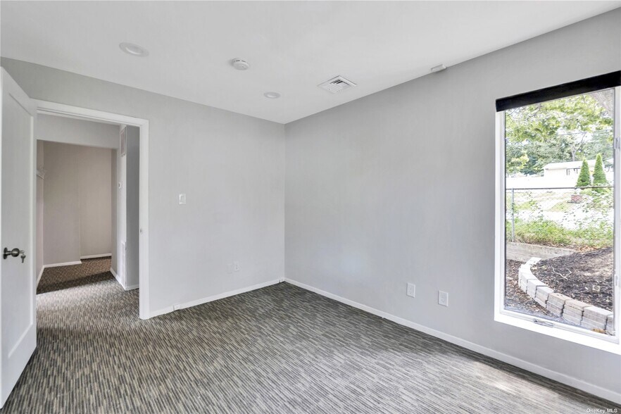 More Photos Of 362 Mooney Pond Rd, Farmingville Office For Sale