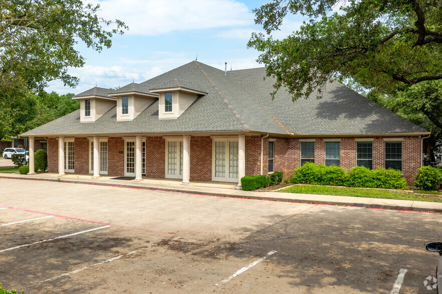 Primary Photo Of 2925 Country Club Rd, Denton Coworking Space