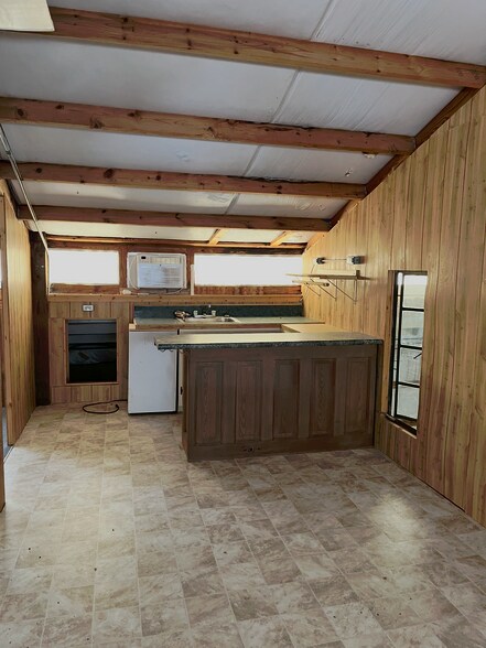 More Photos Of 938 Springdale Dr, Clinton Garden Center For Sale