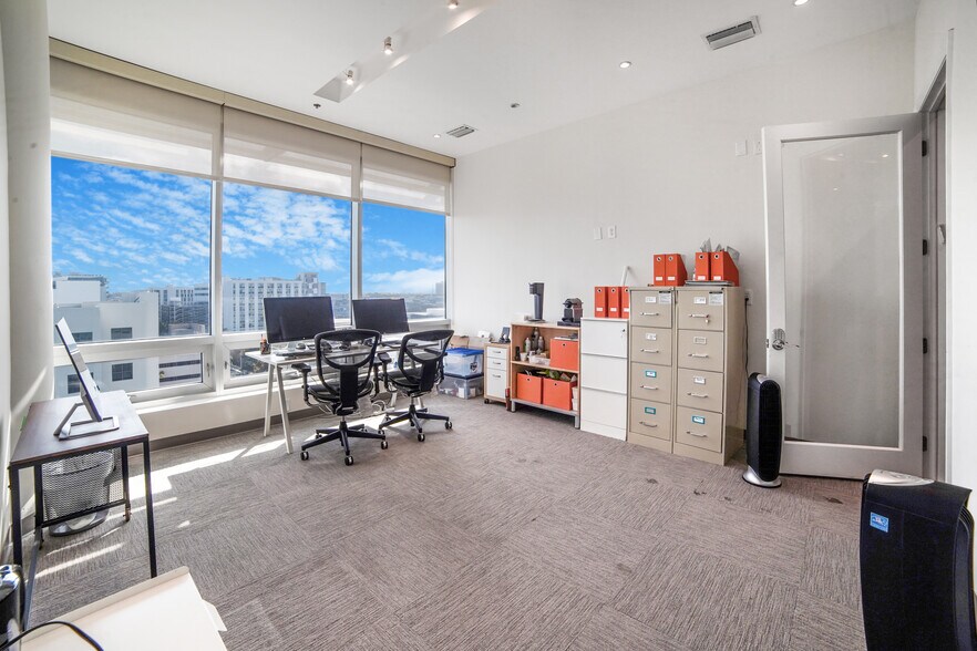More Photos Of 20900 NE 30th Ave, Aventura Office Residential For Lease