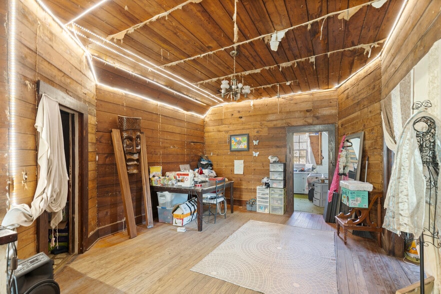 More Photos Of 304 W Wheat St, Woodville Specialty For Sale
