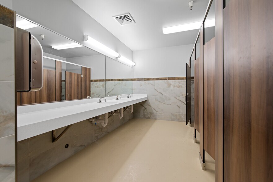 More Photos Of 500 E Timpanogos Pky, Orem Office For Sale