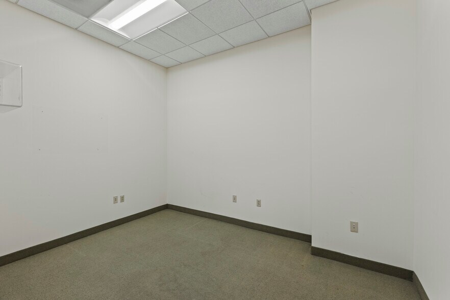 More Photos Of 15 E Union Ave, East Rutherford Warehouse For Lease
