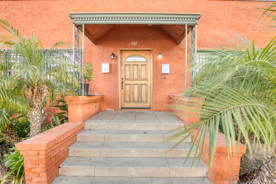 More Photos Of 204 S Serrano Ave, Los Angeles Apartments For Sale
