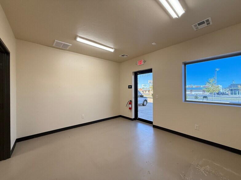 More Photos Of 7804 NW 94th St, Oklahoma City Warehouse For Lease