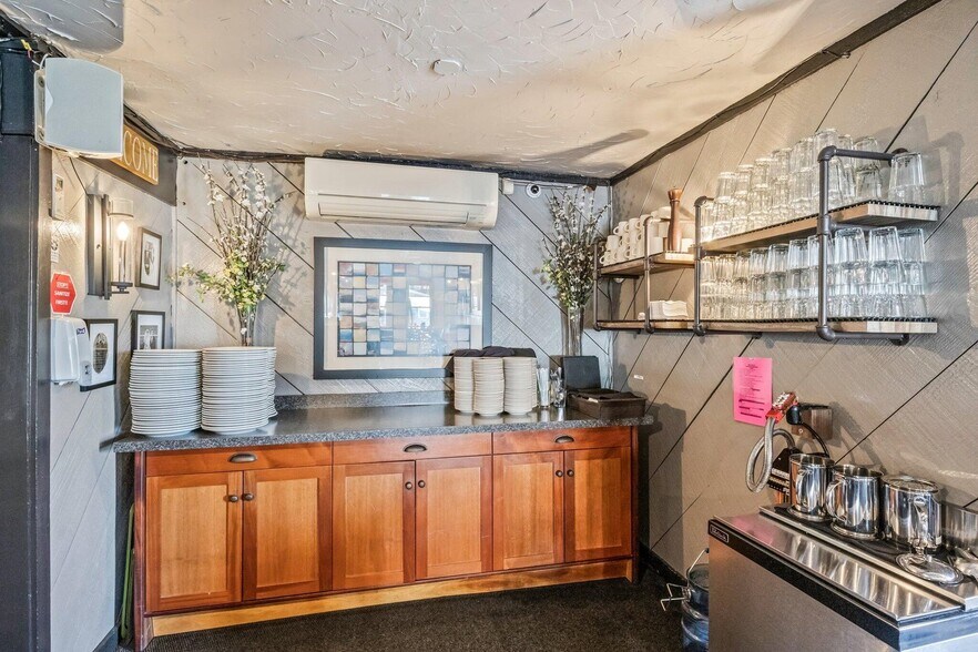 More Photos Of 539 Commercial St, Provincetown Storefront Retail Residential For Sale