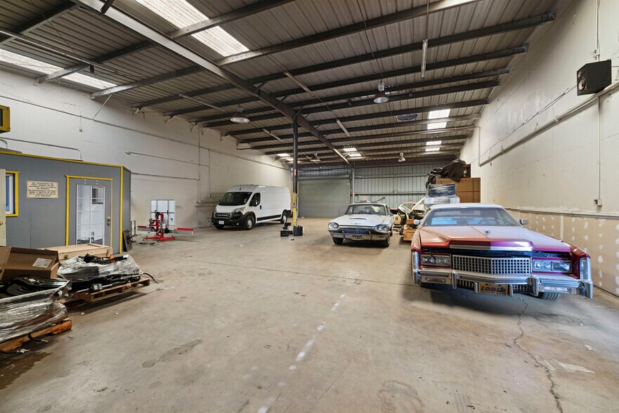More Photos Of 820 Beckman Rd, Lodi Auto Repair For Lease
