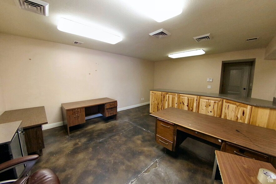 More Photos Of 848 S 2000 W, Syracuse Unknown For Lease