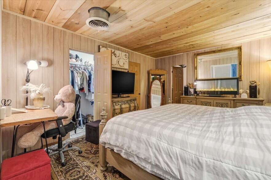 More Photos Of 409 W Gambier St, Mount Vernon Flex For Sale