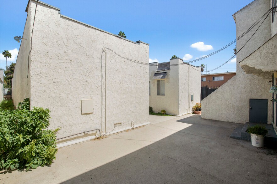 More Photos Of 526-534 W 47th St, Los Angeles Apartments For Sale