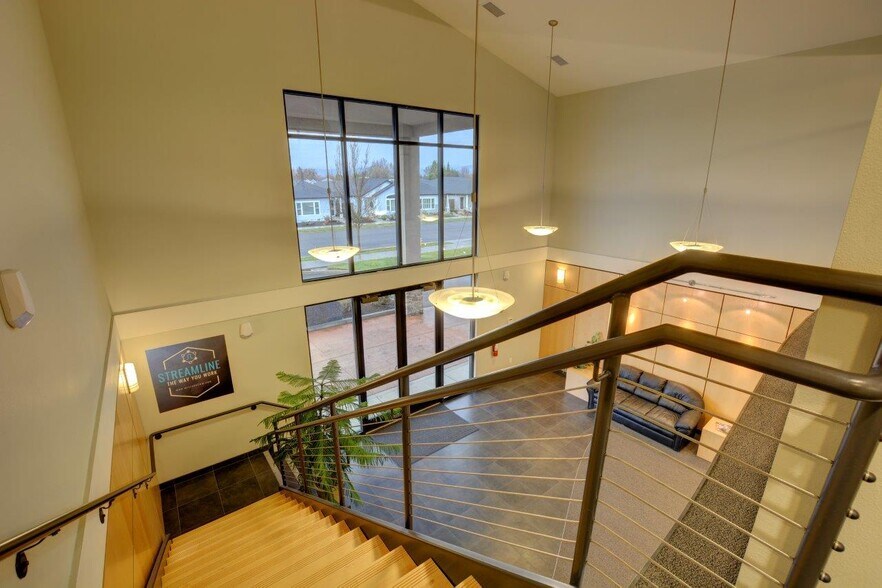 More Photos Of 444 S Haskell St, Central Point Office For Lease