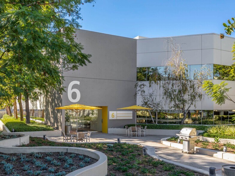 More Photos Of 2 Executive Cir, Irvine Unknown For Lease