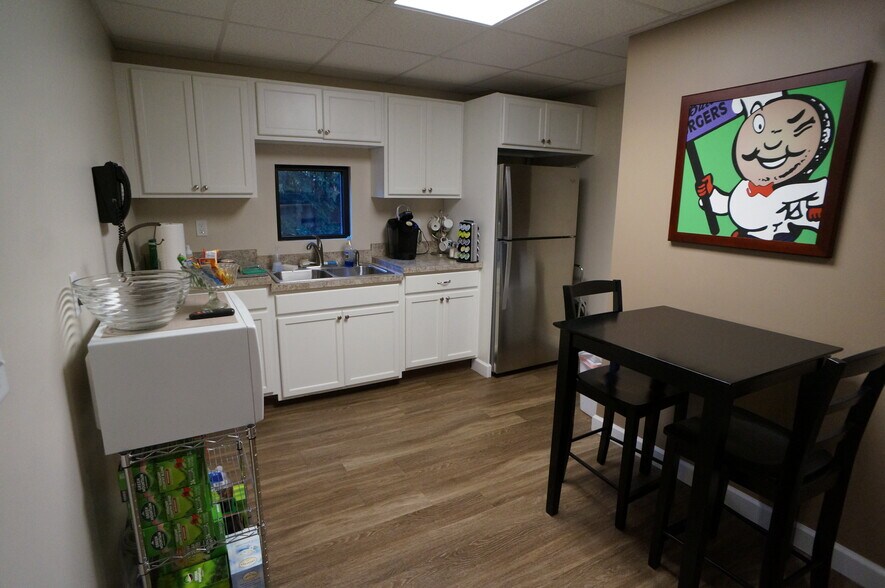 More Photos Of 1350 E Lake Lansing Rd, East Lansing Medical For Lease