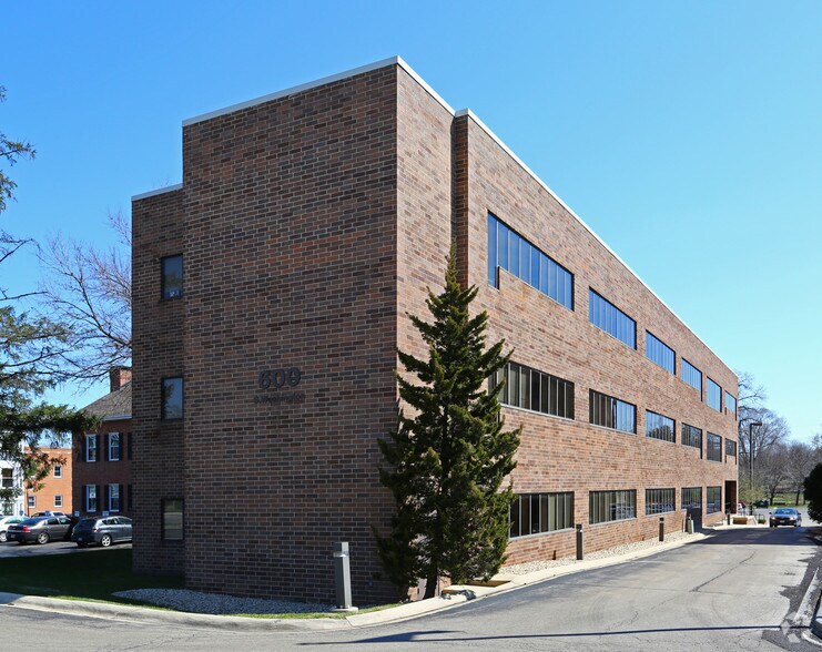 More Photos Of 600 S Washington St, Naperville Medical For Lease