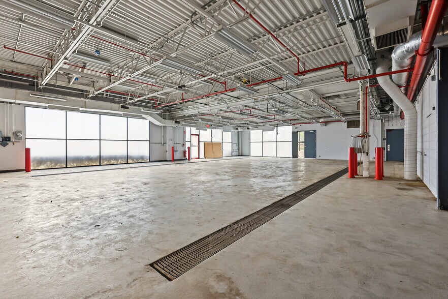 More Photos Of 15201 Mercantile Dr, Dearborn Light Manufacturing For Sale