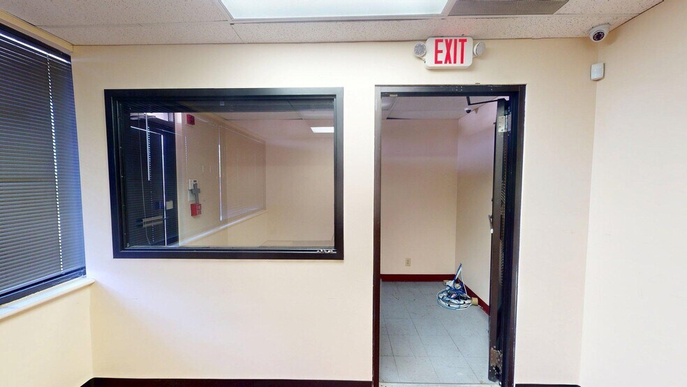 More Photos Of 3430 Constitution Dr, Springfield Warehouse For Lease