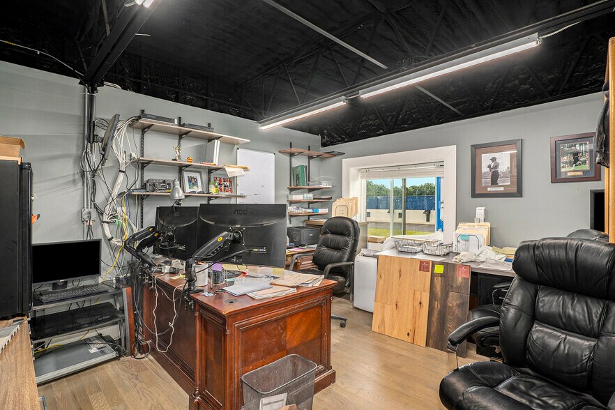 More Photos Of 16745 Dixie Hwy, Davisburg Warehouse For Sale