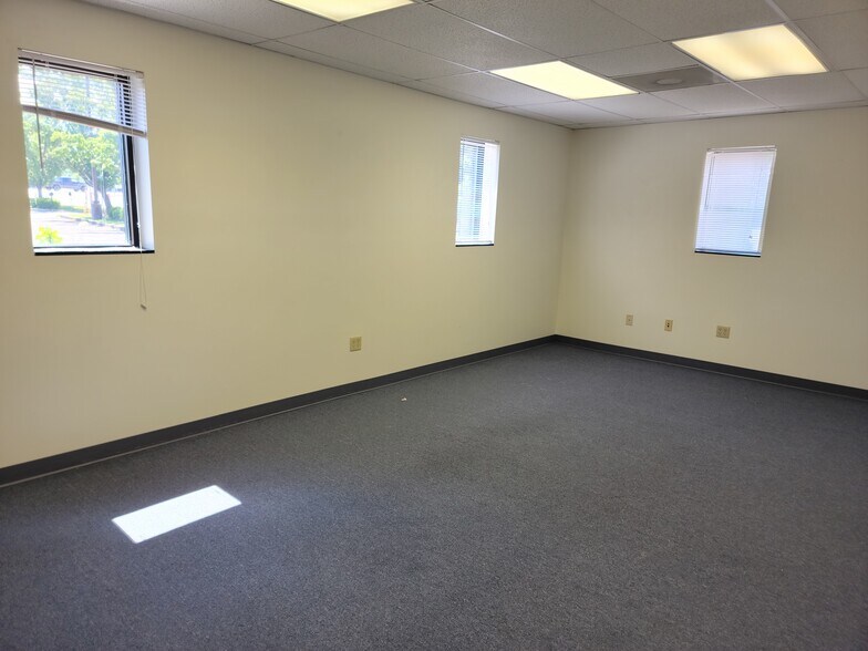 More Photos Of 694 Beverly Pike, Elkins Office For Lease