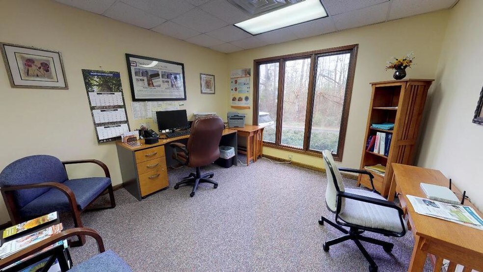 More Photos Of 4320 5th Ave, Marianna Medical For Lease