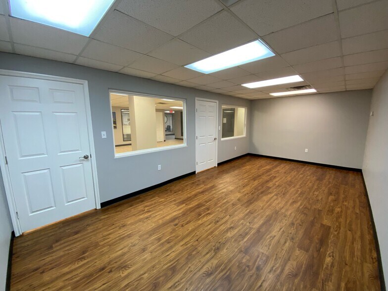 More Photos Of 16261 Hollister St, Houston Unknown For Lease