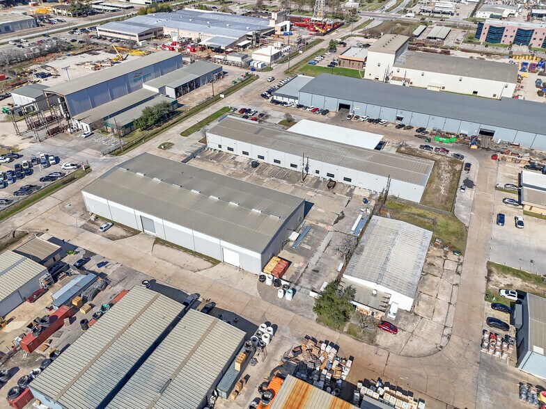 More Photos Of 6754-6758 Northwinds Dr, Houston Warehouse For Lease