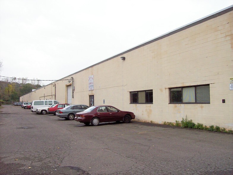 More Photos Of 281-283 Dogburn Rd, West Haven Warehouse For Lease