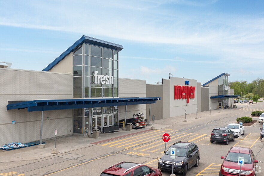 More Photos Of 3700 17 Mile Rd NE, Cedar Springs Supermarket For Lease