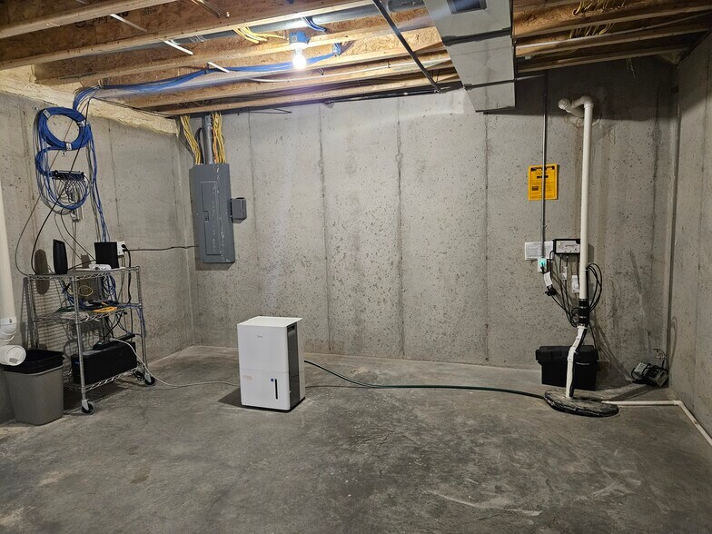 More Photos Of 5786 Midland Rd, Freeland Office For Sale