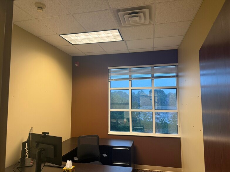 More Photos Of 909 E Republic Rd, Springfield Office For Sale