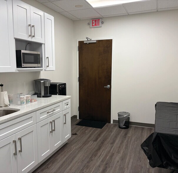 More Photos Of 350 Motor Pky, Hauppauge Office For Lease