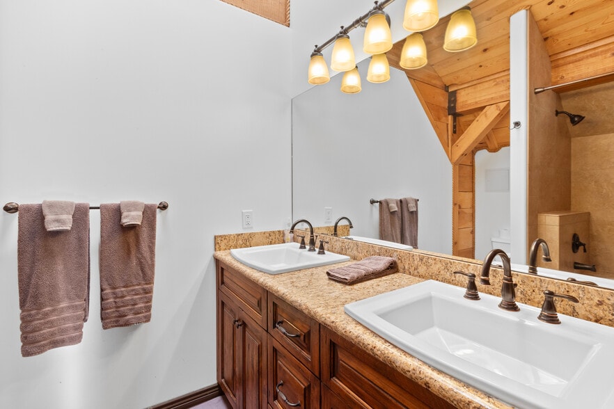 More Photos Of 1613 Black Canyon Rd, Heber Lodge Meeting Hall For Sale