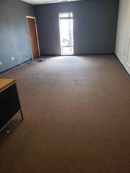 More Photos Of 2101 S Hamilton Rd, Columbus Unknown For Lease