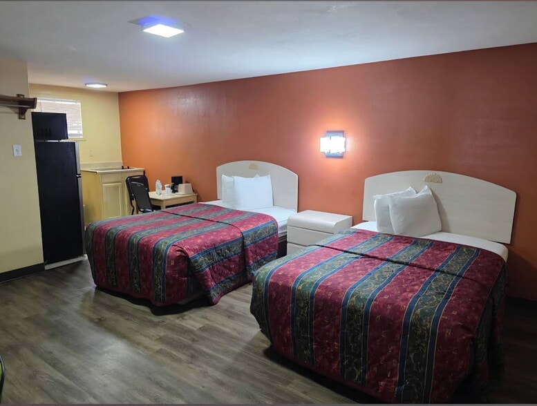 More Photos Of 1100 Main St, Knox City Hotel For Sale