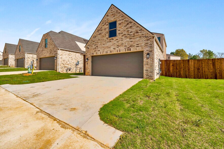 More Photos Of 4344 Macnab Dr, Tyler Apartments For Sale