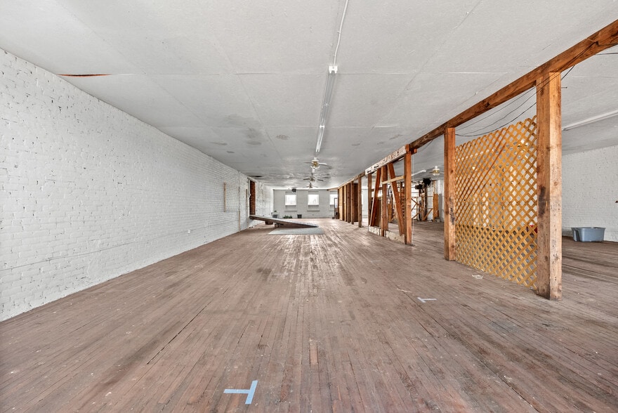 More Photos Of 1850 Church St, Appomattox Bar For Sale