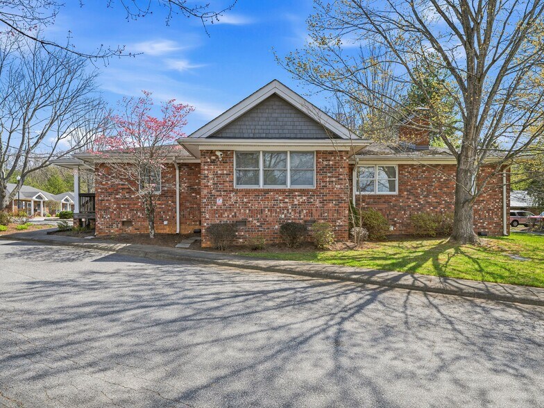 More Photos Of 2 Herman Avenue Ext, Asheville Office For Sale