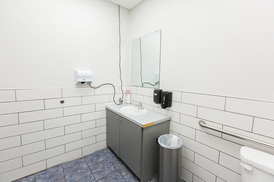 More Photos Of 1140 Kermit St, Plainview Restaurant For Sale