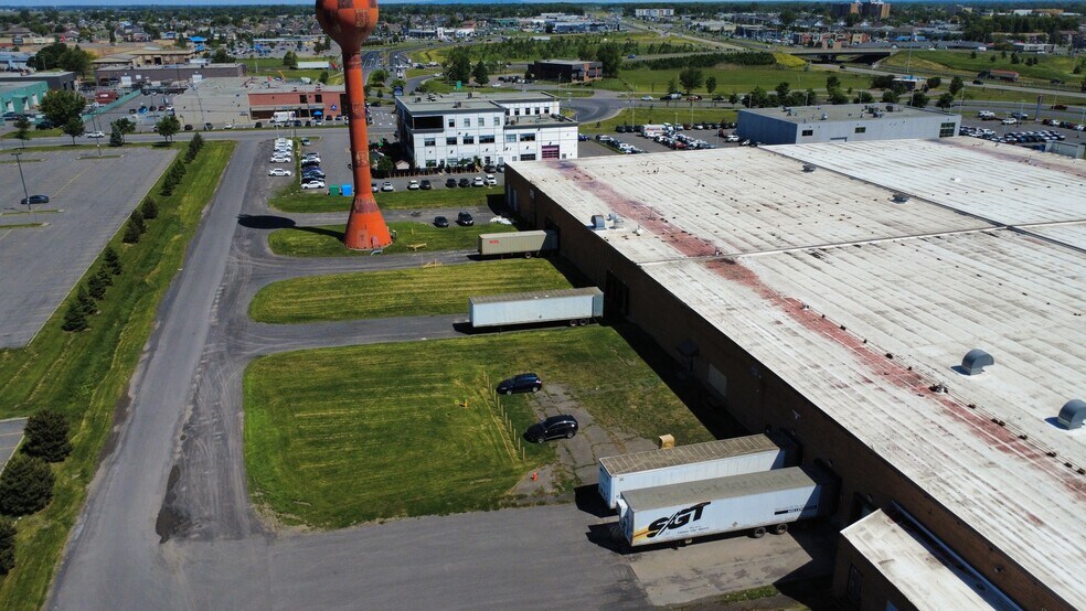 More Photos Of 800 Boul Industriel, St-Jean Warehouse For Lease