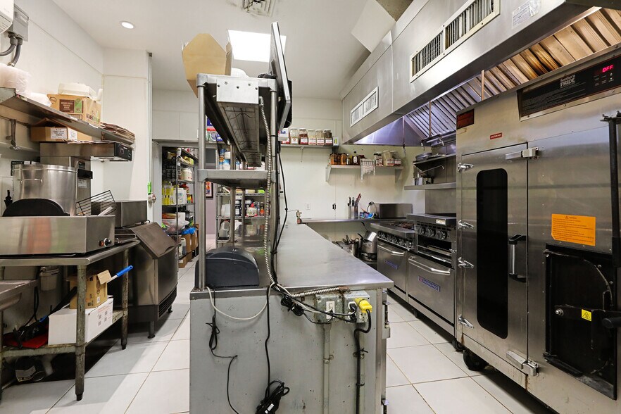 More Photos Of 34 W Merchant St, Audubon Restaurant For Sale