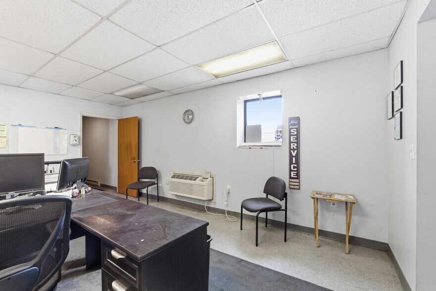 More Photos Of 1525 E Florida St, Springfield Auto Repair For Sale