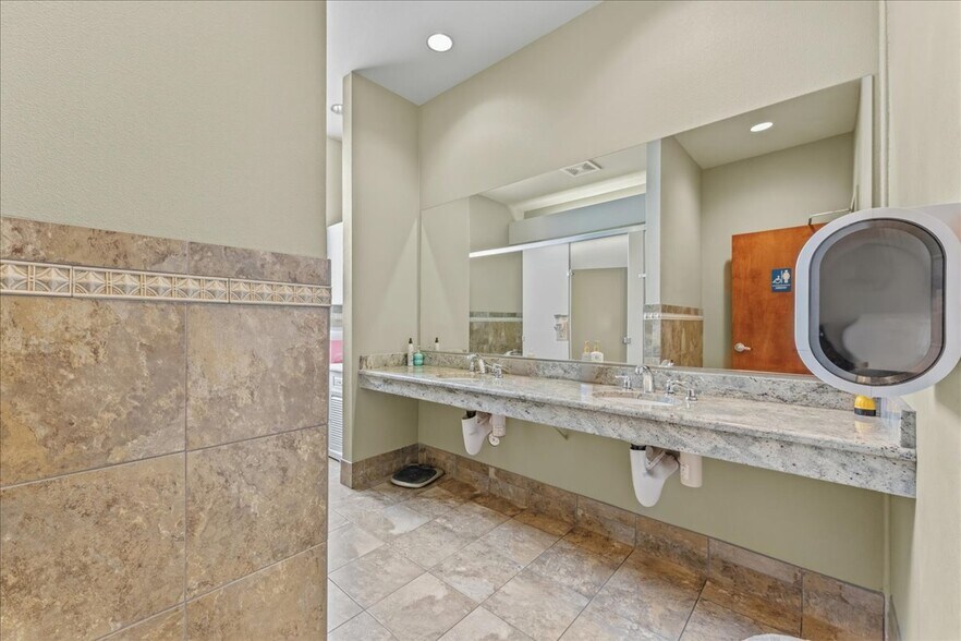 More Photos Of 250 Division St NE, Salem Office For Sale